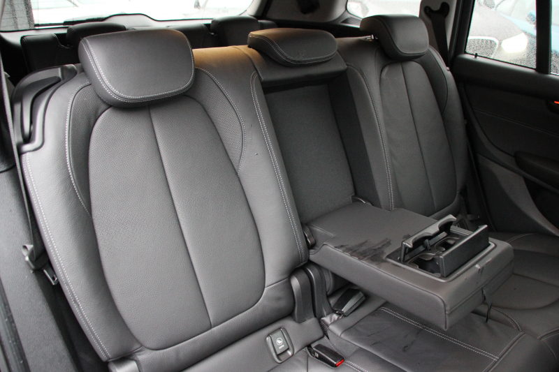 BMW 2シリーズ 218d ｸﾞﾗﾝﾂｱﾗｰ ﾗｸﾞｼﾞｭｱﾘｰ 後期 ﾌｪｲｽﾘﾌﾄ後 3列7人乗 ADｱｸﾃｨﾌﾞｾｰﾌﾃｨ&ｺﾝﾌｫｰﾄP 追従ACC HUD ﾋｰﾀｰ黒革 電動ﾄﾗﾝｸ LEDﾍｯﾄﾞﾗｲﾄ ﾀｯﾁ画面HDDﾅﾋﾞﾊﾟｰｷﾝｸﾞｱｼｽﾄ 衝突軽減ﾌﾞﾚｰｷ 車線逸脱警告 歩行者警告 2年保証