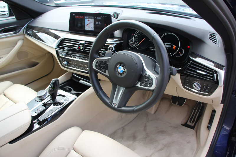 BMW 5シリーズ 523d ﾂｰﾘﾝｸﾞMｽﾎﾟｰﾂ ﾊｲﾗｲﾝ ﾃﾞﾋﾞｭｰP 1ｵﾅ 全席ﾋｰﾀｰ付ﾍﾞｰｼﾞｭ革 ｿﾌﾄｸﾛｰｽﾞﾄﾞｱ HUD ｼﾞｪｽﾁｬｰC LEDﾍｯﾄﾞﾗｲﾄ ｵｰﾄﾊｲﾋﾞｰﾑ 追従ACC 液晶ﾒｰﾀｰ ﾀｯﾁ画面HDDﾅﾋﾞ360度ｶﾒﾗ 電動ﾄﾗﾝｸ 19AW 専用ｴｱﾛ 2年保証