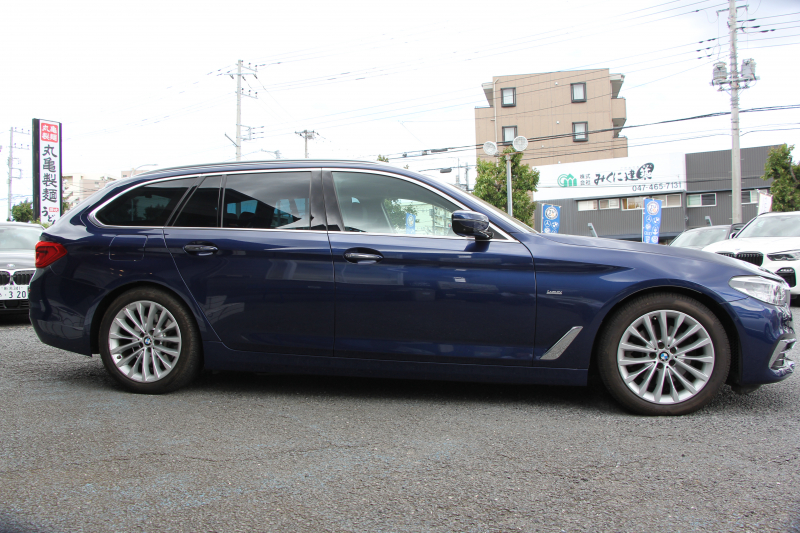 BMW 5シリーズ 523d ﾂｰﾘﾝｸﾞﾗｸﾞｼﾞｭｱﾘｰ 全席ﾋｰﾀｰ黒革 HUD 追従ACC ｽﾃｱﾘﾝｸﾞｻﾎﾟｰﾄ 液晶ﾒｰﾀｰ ﾀｯﾁ画面HDDﾅﾋﾞTV Pｱｼｽﾄﾌﾟﾗｽ 360度ｶﾒﾗ LEDﾍｯﾄﾞﾗｲﾄ ｵｰﾄﾊｲﾋﾞｰﾑ PDC緊急ﾌﾞﾚｰｷ 電動ﾄﾗﾝｸ ｱﾝﾋﾞｴﾝﾄﾗｲﾄ 2年保証