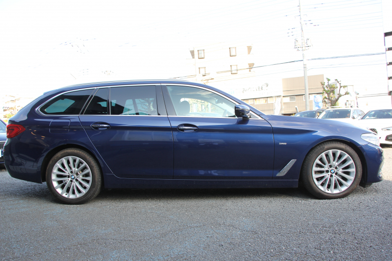 BMW 5シリーズ 523d ﾂｰﾘﾝｸﾞﾗｸﾞｼﾞｭｱﾘｰ 全席ﾋｰﾀｰ黒革 HUD 追従ACC ｽﾃｱﾘﾝｸﾞｻﾎﾟｰﾄ 液晶ﾒｰﾀｰ ﾀｯﾁ画面HDDﾅﾋﾞTV Pｱｼｽﾄﾌﾟﾗｽ 360度ｶﾒﾗ LEDﾍｯﾄﾞﾗｲﾄ ｵｰﾄﾊｲﾋﾞｰﾑ PDC緊急ﾌﾞﾚｰｷ 電動ﾄﾗﾝｸ ｱﾝﾋﾞｴﾝﾄﾗｲﾄ 2年保証