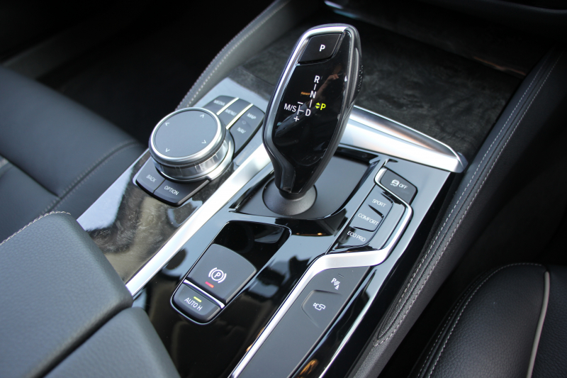 BMW 5シリーズ 523d ﾂｰﾘﾝｸﾞﾗｸﾞｼﾞｭｱﾘｰ 全席ﾋｰﾀｰ黒革 HUD 追従ACC ｽﾃｱﾘﾝｸﾞｻﾎﾟｰﾄ 液晶ﾒｰﾀｰ ﾀｯﾁ画面HDDﾅﾋﾞTV Pｱｼｽﾄﾌﾟﾗｽ 360度ｶﾒﾗ LEDﾍｯﾄﾞﾗｲﾄ ｵｰﾄﾊｲﾋﾞｰﾑ PDC緊急ﾌﾞﾚｰｷ 電動ﾄﾗﾝｸ ｱﾝﾋﾞｴﾝﾄﾗｲﾄ 2年保証