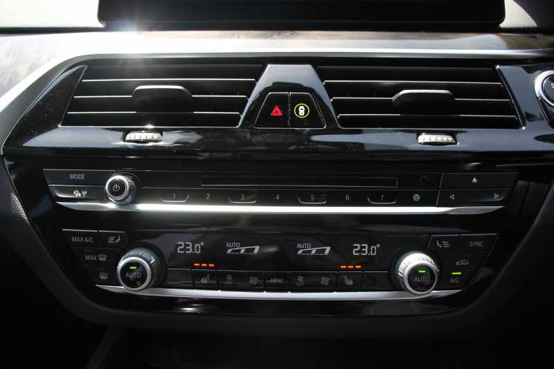 BMW 5シリーズ 523d ﾂｰﾘﾝｸﾞﾗｸﾞｼﾞｭｱﾘｰ 全席ﾋｰﾀｰ黒革 HUD 追従ACC ｽﾃｱﾘﾝｸﾞｻﾎﾟｰﾄ 液晶ﾒｰﾀｰ ﾀｯﾁ画面HDDﾅﾋﾞTV Pｱｼｽﾄﾌﾟﾗｽ 360度ｶﾒﾗ LEDﾍｯﾄﾞﾗｲﾄ ｵｰﾄﾊｲﾋﾞｰﾑ PDC緊急ﾌﾞﾚｰｷ 電動ﾄﾗﾝｸ ｱﾝﾋﾞｴﾝﾄﾗｲﾄ 2年保証