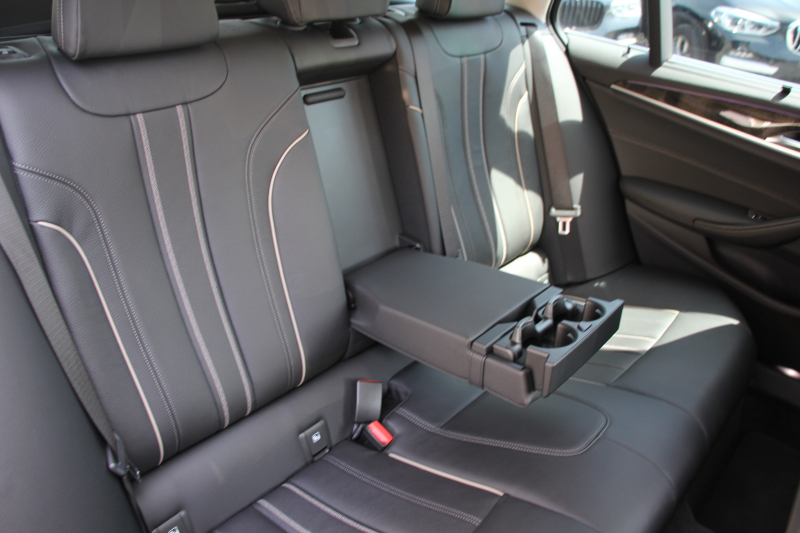 BMW 5シリーズ 523d ﾂｰﾘﾝｸﾞﾗｸﾞｼﾞｭｱﾘｰ 全席ﾋｰﾀｰ黒革 HUD 追従ACC ｽﾃｱﾘﾝｸﾞｻﾎﾟｰﾄ 液晶ﾒｰﾀｰ ﾀｯﾁ画面HDDﾅﾋﾞTV Pｱｼｽﾄﾌﾟﾗｽ 360度ｶﾒﾗ LEDﾍｯﾄﾞﾗｲﾄ ｵｰﾄﾊｲﾋﾞｰﾑ PDC緊急ﾌﾞﾚｰｷ 電動ﾄﾗﾝｸ ｱﾝﾋﾞｴﾝﾄﾗｲﾄ 2年保証