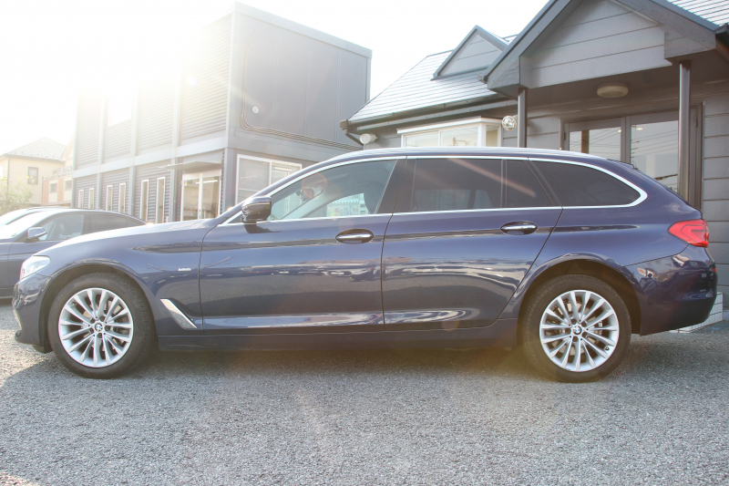 BMW 5シリーズ 523d ﾂｰﾘﾝｸﾞﾗｸﾞｼﾞｭｱﾘｰ 全席ﾋｰﾀｰ黒革 HUD 追従ACC ｽﾃｱﾘﾝｸﾞｻﾎﾟｰﾄ 液晶ﾒｰﾀｰ ﾀｯﾁ画面HDDﾅﾋﾞTV Pｱｼｽﾄﾌﾟﾗｽ 360度ｶﾒﾗ LEDﾍｯﾄﾞﾗｲﾄ ｵｰﾄﾊｲﾋﾞｰﾑ PDC緊急ﾌﾞﾚｰｷ 電動ﾄﾗﾝｸ ｱﾝﾋﾞｴﾝﾄﾗｲﾄ 2年保証