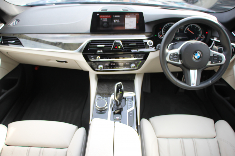 BMW 5シリーズ 523d Mｽﾎﾟｰﾂ ﾊｲﾗｲﾝ ｶﾀﾛｸﾞ燃費21.5Km/L 全席ﾋｰﾀｰ付ｱｲﾎﾞﾘｰﾚｻﾞｰ HUD LEDﾍｯﾄﾞﾗｲﾄ ｵｰﾄﾊｲﾋﾞｰﾑ 追従ACC 液晶ﾒｰﾀｰ ﾀｯﾁ画面HDDﾅﾋﾞTV 360度ｶﾒﾗ 電動ﾄﾗﾝｸ 19AW 専用ｴｱﾛ 衝突軽減ﾌﾞﾚｰｷ ﾊﾟﾄﾞﾙｼﾌﾄ 2年保証