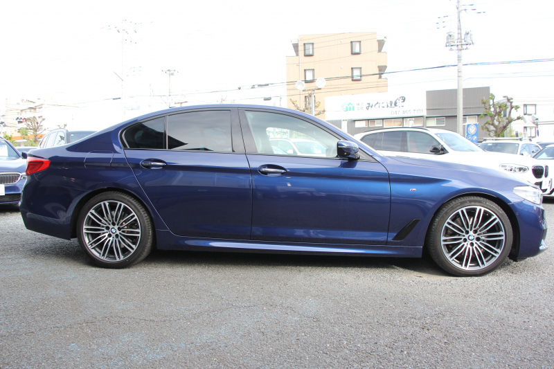 BMW 5シリーズ 523d Mｽﾎﾟｰﾂ ﾊｲﾗｲﾝ ｶﾀﾛｸﾞ燃費21.5Km/L 全席ﾋｰﾀｰ付ｱｲﾎﾞﾘｰﾚｻﾞｰ HUD LEDﾍｯﾄﾞﾗｲﾄ ｵｰﾄﾊｲﾋﾞｰﾑ 追従ACC 液晶ﾒｰﾀｰ ﾀｯﾁ画面HDDﾅﾋﾞTV 360度ｶﾒﾗ 電動ﾄﾗﾝｸ 19AW 専用ｴｱﾛ 衝突軽減ﾌﾞﾚｰｷ ﾊﾟﾄﾞﾙｼﾌﾄ 2年保証