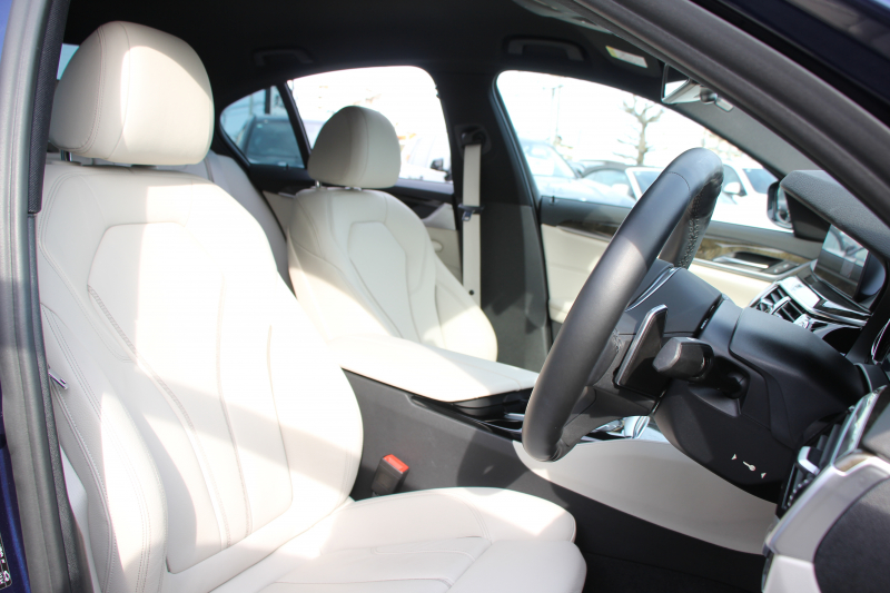 BMW 5シリーズ 523d Mｽﾎﾟｰﾂ ﾊｲﾗｲﾝ ｶﾀﾛｸﾞ燃費21.5Km/L 全席ﾋｰﾀｰ付ｱｲﾎﾞﾘｰﾚｻﾞｰ HUD LEDﾍｯﾄﾞﾗｲﾄ ｵｰﾄﾊｲﾋﾞｰﾑ 追従ACC 液晶ﾒｰﾀｰ ﾀｯﾁ画面HDDﾅﾋﾞTV 360度ｶﾒﾗ 電動ﾄﾗﾝｸ 19AW 専用ｴｱﾛ 衝突軽減ﾌﾞﾚｰｷ ﾊﾟﾄﾞﾙｼﾌﾄ 2年保証