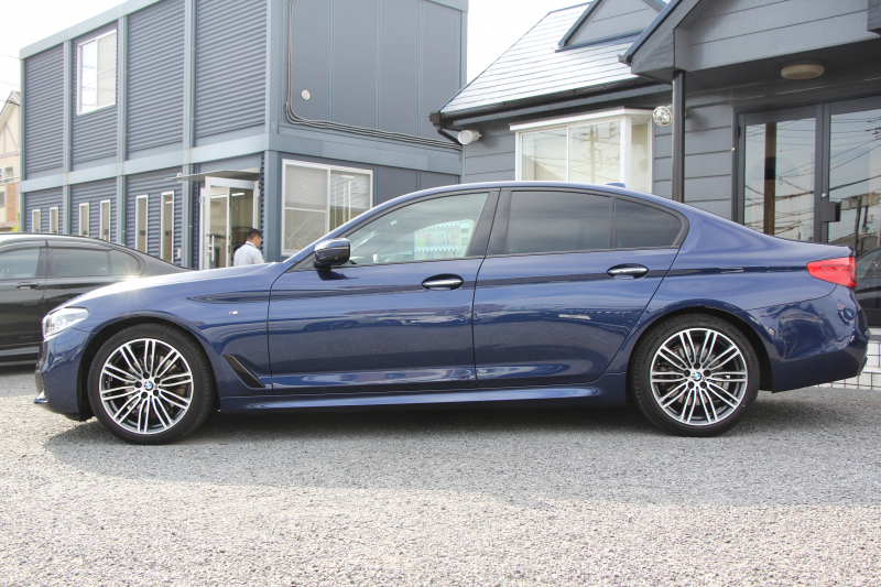 BMW 5シリーズ 523d Mｽﾎﾟｰﾂ ﾊｲﾗｲﾝ ｶﾀﾛｸﾞ燃費21.5Km/L 全席ﾋｰﾀｰ付ｱｲﾎﾞﾘｰﾚｻﾞｰ HUD LEDﾍｯﾄﾞﾗｲﾄ ｵｰﾄﾊｲﾋﾞｰﾑ 追従ACC 液晶ﾒｰﾀｰ ﾀｯﾁ画面HDDﾅﾋﾞTV 360度ｶﾒﾗ 電動ﾄﾗﾝｸ 19AW 専用ｴｱﾛ 衝突軽減ﾌﾞﾚｰｷ ﾊﾟﾄﾞﾙｼﾌﾄ 2年保証