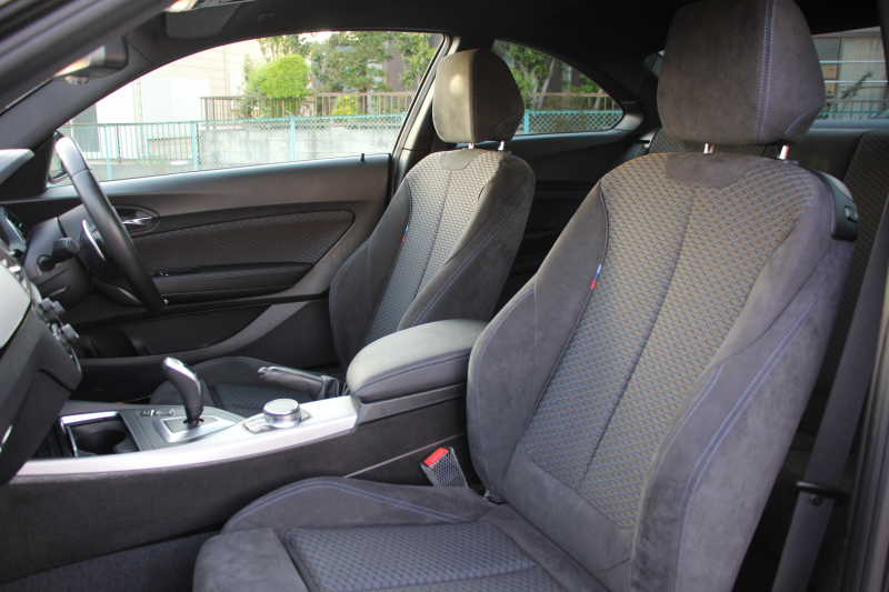 BMW 2シリーズ M240i ｸｰﾍﾟ後期 1ｵｰﾅ ﾌｪｲｽﾘﾌﾄ後 B58新ｴﾝｼﾞﾝ 340馬力 ｼｰﾄﾋｰﾀｰ LEDﾍｯﾄﾞﾗｲﾄ LEDﾃｰﾙ ｱﾀﾞﾌﾟﾃｨﾌﾞMｻｽ ﾀｯﾁ画面HDDﾅﾋﾞPｱｼｽﾄ ﾊﾟﾄﾞﾙｼﾌﾄ 8速AT 18AW ﾌﾞﾚｰｷ付ｸﾙｺﾝ 衝突軽減ﾌﾞﾚｰｷ 車線逸脱警告 歩行者警告 2年保証