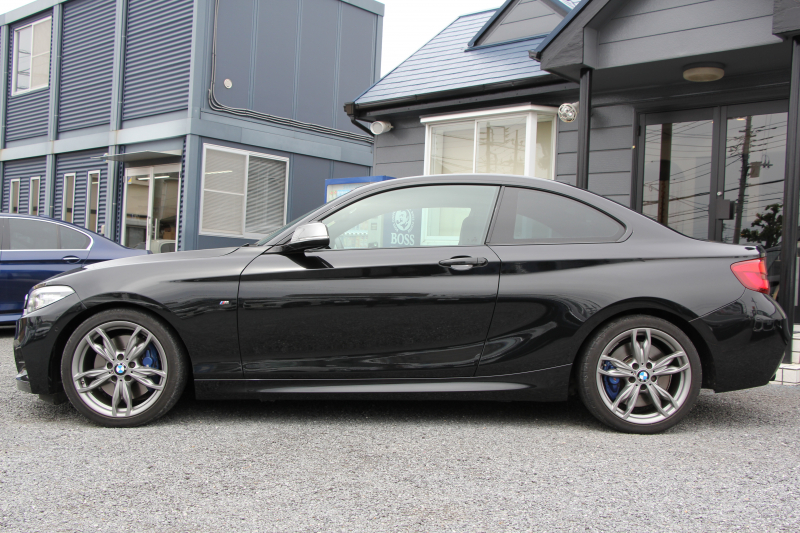 BMW 2シリーズ M240i ｸｰﾍﾟ後期 1ｵｰﾅ ﾌｪｲｽﾘﾌﾄ後 B58新ｴﾝｼﾞﾝ 340馬力 ｼｰﾄﾋｰﾀｰ LEDﾍｯﾄﾞﾗｲﾄ LEDﾃｰﾙ ｱﾀﾞﾌﾟﾃｨﾌﾞMｻｽ ﾀｯﾁ画面HDDﾅﾋﾞPｱｼｽﾄ ﾊﾟﾄﾞﾙｼﾌﾄ 8速AT 18AW ﾌﾞﾚｰｷ付ｸﾙｺﾝ 衝突軽減ﾌﾞﾚｰｷ 車線逸脱警告 歩行者警告 2年保証