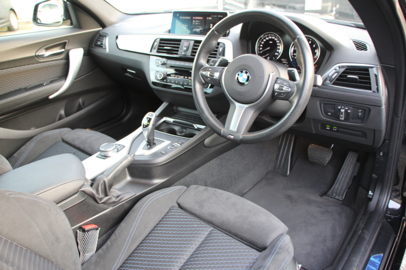 BMW 2シリーズ M240i ｸｰﾍﾟ後期 1ｵｰﾅ ﾌｪｲｽﾘﾌﾄ後 B58新ｴﾝｼﾞﾝ 340馬力 ｼｰﾄﾋｰﾀｰ LEDﾍｯﾄﾞﾗｲﾄ LEDﾃｰﾙ ｱﾀﾞﾌﾟﾃｨﾌﾞMｻｽ ﾀｯﾁ画面HDDﾅﾋﾞPｱｼｽﾄ ﾊﾟﾄﾞﾙｼﾌﾄ 8速AT 18AW ﾌﾞﾚｰｷ付ｸﾙｺﾝ 衝突軽減ﾌﾞﾚｰｷ 車線逸脱警告 歩行者警告 2年保証