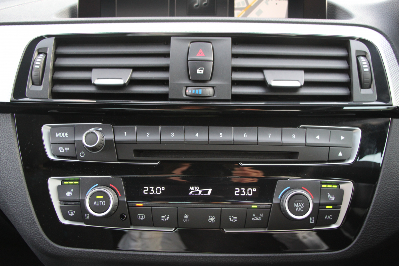 BMW 2シリーズ M240i ｸｰﾍﾟ後期 1ｵｰﾅ ﾌｪｲｽﾘﾌﾄ後 B58新ｴﾝｼﾞﾝ 340馬力 ｼｰﾄﾋｰﾀｰ LEDﾍｯﾄﾞﾗｲﾄ LEDﾃｰﾙ ｱﾀﾞﾌﾟﾃｨﾌﾞMｻｽ ﾀｯﾁ画面HDDﾅﾋﾞPｱｼｽﾄ ﾊﾟﾄﾞﾙｼﾌﾄ 8速AT 18AW ﾌﾞﾚｰｷ付ｸﾙｺﾝ 衝突軽減ﾌﾞﾚｰｷ 車線逸脱警告 歩行者警告 2年保証