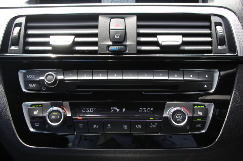 BMW 2シリーズ M240i ｸｰﾍﾟ後期 1ｵｰﾅ ﾌｪｲｽﾘﾌﾄ後 B58新ｴﾝｼﾞﾝ 340馬力 ｼｰﾄﾋｰﾀｰ LEDﾍｯﾄﾞﾗｲﾄ LEDﾃｰﾙ ｱﾀﾞﾌﾟﾃｨﾌﾞMｻｽ ﾀｯﾁ画面HDDﾅﾋﾞPｱｼｽﾄ ﾊﾟﾄﾞﾙｼﾌﾄ 8速AT 18AW ﾌﾞﾚｰｷ付ｸﾙｺﾝ 衝突軽減ﾌﾞﾚｰｷ 車線逸脱警告 歩行者警告 2年保証