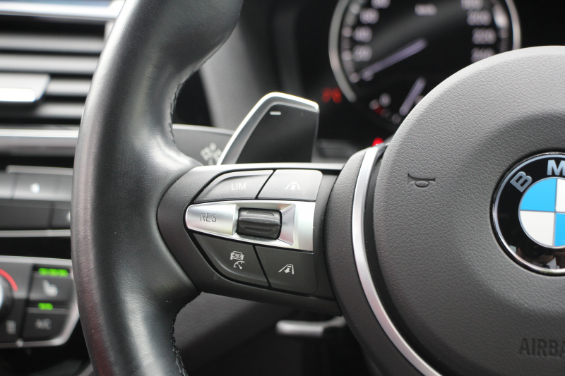 BMW 2シリーズ 220i ｸｰﾍﾟMｽﾎﾟｰﾂ 後期ﾓﾃﾞﾙ ｺｰﾗﾙﾚｯﾄﾞﾚｻﾞｰ ｼｰﾄﾋｰﾀｰ 追従ACC LEDﾍｯﾄﾞﾗｲﾄ&ﾃｰﾙ ｵﾌﾟｼｮﾝ18AW ﾀｯﾁ画面HDDﾅﾋﾞPｱｼｽﾄ ｵｰﾄｴｱｺﾝ 衝突軽減ﾌﾞﾚｰｷ 車線逸脱警告 歩行者警告 専用ｴｱﾛ Bluetooth接続 2年保証