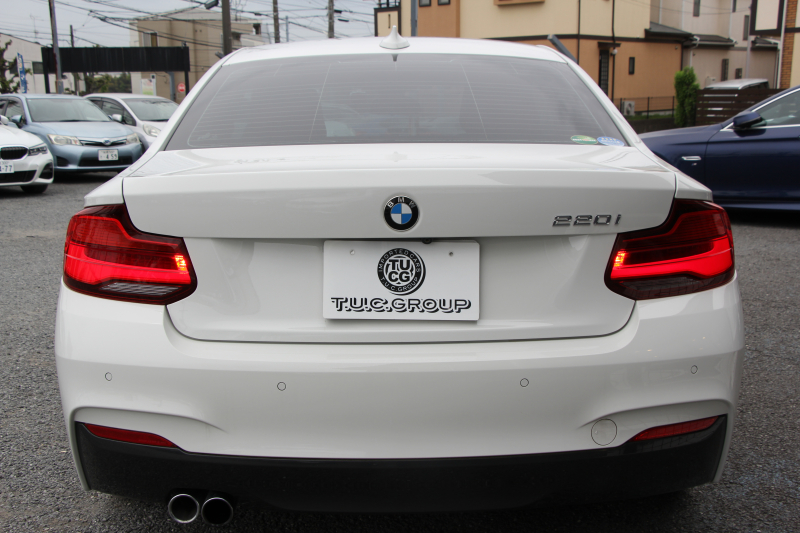 BMW 2シリーズ 220i ｸｰﾍﾟMｽﾎﾟｰﾂ 後期ﾓﾃﾞﾙ ｺｰﾗﾙﾚｯﾄﾞﾚｻﾞｰ ｼｰﾄﾋｰﾀｰ 追従ACC LEDﾍｯﾄﾞﾗｲﾄ&ﾃｰﾙ ｵﾌﾟｼｮﾝ18AW ﾀｯﾁ画面HDDﾅﾋﾞPｱｼｽﾄ ｵｰﾄｴｱｺﾝ 衝突軽減ﾌﾞﾚｰｷ 車線逸脱警告 歩行者警告 専用ｴｱﾛ Bluetooth接続 2年保証