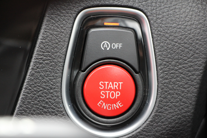 BMW 2シリーズ 220i ｸｰﾍﾟMｽﾎﾟｰﾂ 後期ﾓﾃﾞﾙ ｺｰﾗﾙﾚｯﾄﾞﾚｻﾞｰ ｼｰﾄﾋｰﾀｰ 追従ACC LEDﾍｯﾄﾞﾗｲﾄ&ﾃｰﾙ ｵﾌﾟｼｮﾝ18AW ﾀｯﾁ画面HDDﾅﾋﾞPｱｼｽﾄ ｵｰﾄｴｱｺﾝ 衝突軽減ﾌﾞﾚｰｷ 車線逸脱警告 歩行者警告 専用ｴｱﾛ Bluetooth接続 2年保証