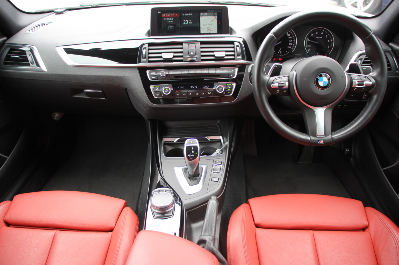 BMW 2シリーズ 220i ｸｰﾍﾟMｽﾎﾟｰﾂ 後期ﾓﾃﾞﾙ ｺｰﾗﾙﾚｯﾄﾞﾚｻﾞｰ ｼｰﾄﾋｰﾀｰ 追従ACC LEDﾍｯﾄﾞﾗｲﾄ&ﾃｰﾙ ｵﾌﾟｼｮﾝ18AW ﾀｯﾁ画面HDDﾅﾋﾞPｱｼｽﾄ ｵｰﾄｴｱｺﾝ 衝突軽減ﾌﾞﾚｰｷ 車線逸脱警告 歩行者警告 専用ｴｱﾛ Bluetooth接続 2年保証