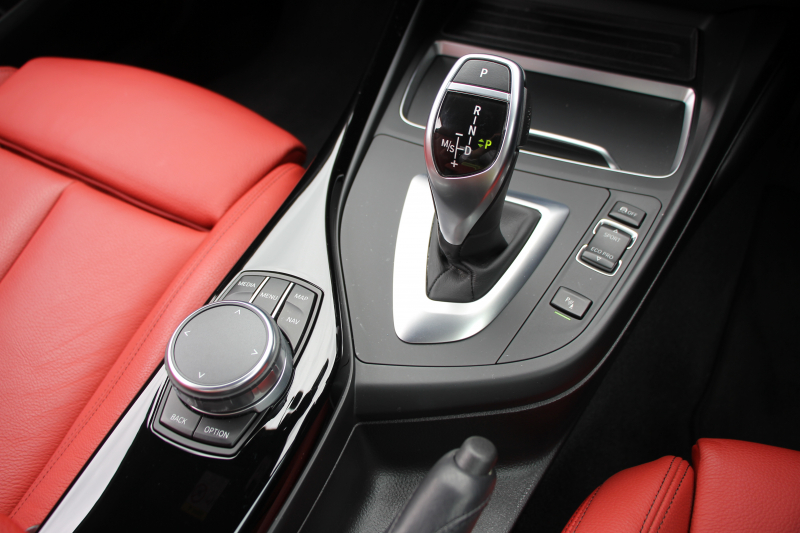 BMW 2シリーズ 220i ｸｰﾍﾟMｽﾎﾟｰﾂ 後期ﾓﾃﾞﾙ ｺｰﾗﾙﾚｯﾄﾞﾚｻﾞｰ ｼｰﾄﾋｰﾀｰ 追従ACC LEDﾍｯﾄﾞﾗｲﾄ&ﾃｰﾙ ｵﾌﾟｼｮﾝ18AW ﾀｯﾁ画面HDDﾅﾋﾞPｱｼｽﾄ ｵｰﾄｴｱｺﾝ 衝突軽減ﾌﾞﾚｰｷ 車線逸脱警告 歩行者警告 専用ｴｱﾛ Bluetooth接続 2年保証