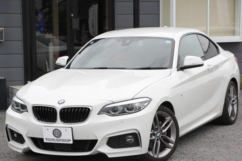 BMW 2シリーズ 220i ｸｰﾍﾟMｽﾎﾟｰﾂ 後期ﾓﾃﾞﾙ ｺｰﾗﾙﾚｯﾄﾞﾚｻﾞｰ ｼｰﾄﾋｰﾀｰ 追従ACC LEDﾍｯﾄﾞﾗｲﾄ&ﾃｰﾙ ｵﾌﾟｼｮﾝ18AW ﾀｯﾁ画面HDDﾅﾋﾞPｱｼｽﾄ ｵｰﾄｴｱｺﾝ 衝突軽減ﾌﾞﾚｰｷ 車線逸脱警告 歩行者警告 専用ｴｱﾛ Bluetooth接続 2年保証