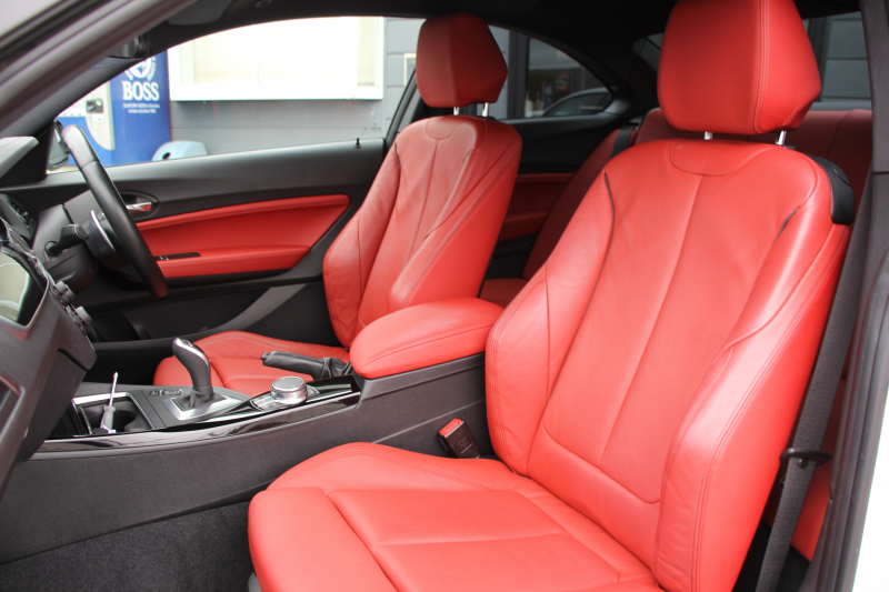 BMW 2シリーズ 220i ｸｰﾍﾟMｽﾎﾟｰﾂ 後期ﾓﾃﾞﾙ ｺｰﾗﾙﾚｯﾄﾞﾚｻﾞｰ ｼｰﾄﾋｰﾀｰ 追従ACC LEDﾍｯﾄﾞﾗｲﾄ&ﾃｰﾙ ｵﾌﾟｼｮﾝ18AW ﾀｯﾁ画面HDDﾅﾋﾞPｱｼｽﾄ ｵｰﾄｴｱｺﾝ 衝突軽減ﾌﾞﾚｰｷ 車線逸脱警告 歩行者警告 専用ｴｱﾛ Bluetooth接続 2年保証