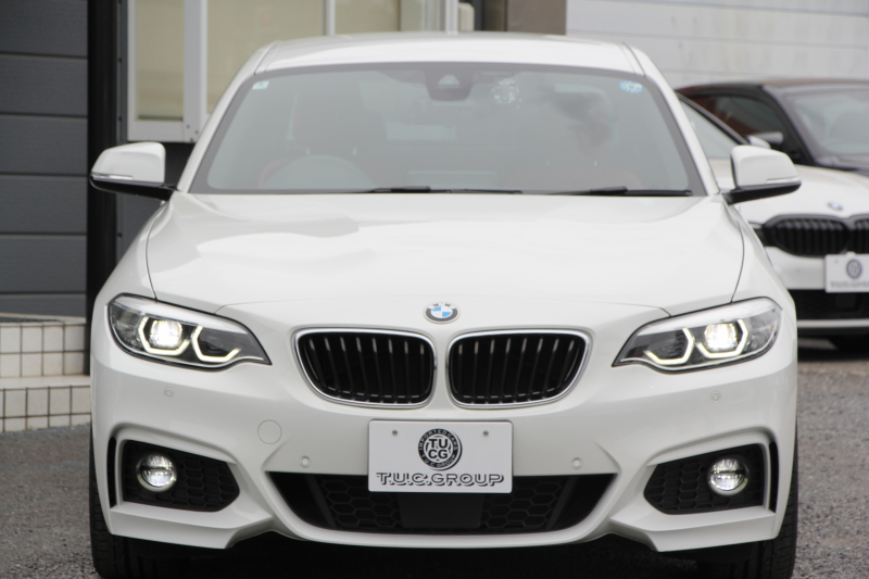 BMW 2シリーズ 220i ｸｰﾍﾟMｽﾎﾟｰﾂ 後期ﾓﾃﾞﾙ ｺｰﾗﾙﾚｯﾄﾞﾚｻﾞｰ ｼｰﾄﾋｰﾀｰ 追従ACC LEDﾍｯﾄﾞﾗｲﾄ&ﾃｰﾙ ｵﾌﾟｼｮﾝ18AW ﾀｯﾁ画面HDDﾅﾋﾞPｱｼｽﾄ ｵｰﾄｴｱｺﾝ 衝突軽減ﾌﾞﾚｰｷ 車線逸脱警告 歩行者警告 専用ｴｱﾛ Bluetooth接続 2年保証