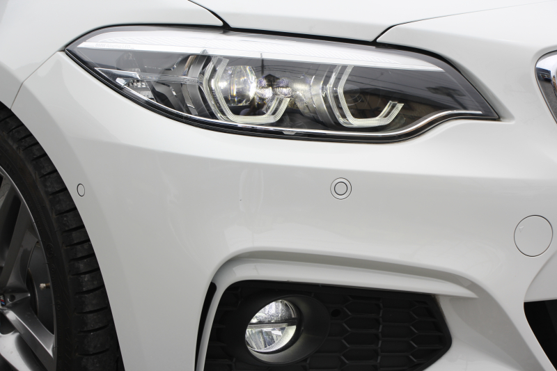 BMW 2シリーズ 220i ｸｰﾍﾟMｽﾎﾟｰﾂ 後期ﾓﾃﾞﾙ ｺｰﾗﾙﾚｯﾄﾞﾚｻﾞｰ ｼｰﾄﾋｰﾀｰ 追従ACC LEDﾍｯﾄﾞﾗｲﾄ&ﾃｰﾙ ｵﾌﾟｼｮﾝ18AW ﾀｯﾁ画面HDDﾅﾋﾞPｱｼｽﾄ ｵｰﾄｴｱｺﾝ 衝突軽減ﾌﾞﾚｰｷ 車線逸脱警告 歩行者警告 専用ｴｱﾛ Bluetooth接続 2年保証