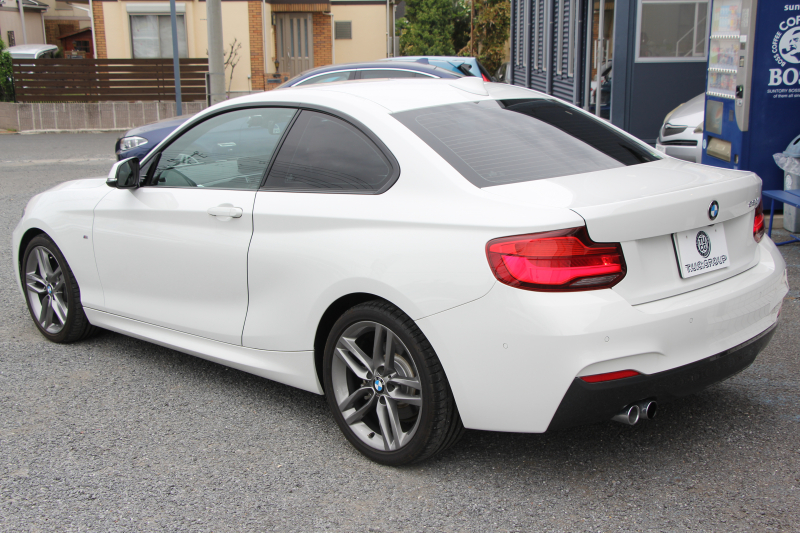 BMW 2シリーズ 220i ｸｰﾍﾟMｽﾎﾟｰﾂ 後期ﾓﾃﾞﾙ ｺｰﾗﾙﾚｯﾄﾞﾚｻﾞｰ ｼｰﾄﾋｰﾀｰ 追従ACC LEDﾍｯﾄﾞﾗｲﾄ&ﾃｰﾙ ｵﾌﾟｼｮﾝ18AW ﾀｯﾁ画面HDDﾅﾋﾞPｱｼｽﾄ ｵｰﾄｴｱｺﾝ 衝突軽減ﾌﾞﾚｰｷ 車線逸脱警告 歩行者警告 専用ｴｱﾛ Bluetooth接続 2年保証