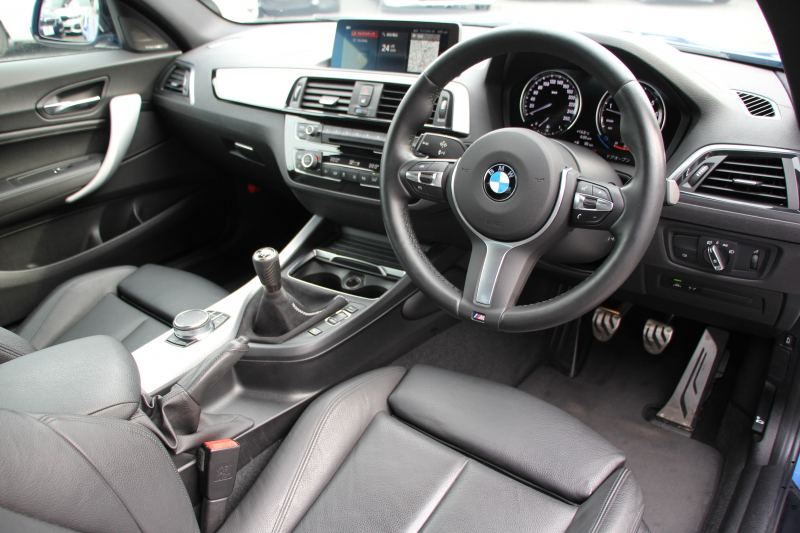 BMW 2シリーズ M240i ｸｰﾍﾟ後期 ﾌｪｲｽﾘﾌﾄ後 6速MT 直6ﾀｰﾎﾞB58ｴﾝｼﾞﾝ ﾋｰﾀｰ黒革 REMUSﾏﾌﾗｰ Mﾊﾟﾌｫｰﾏﾝｽｴｱﾛ&19AW ｱﾀﾞﾌﾟﾃｨﾌﾞMｻｽ LEDﾍｯﾄﾞﾗｲﾄ&ﾃｰﾙ ﾊｰﾏﾝｶｰﾄﾞﾝ 衝突軽減ﾌﾞﾚｰｷ 車線逸脱警告 歩行者警告 ﾀｯﾁ画面HDDﾅﾋﾞPｱｼｽﾄ 2年保証