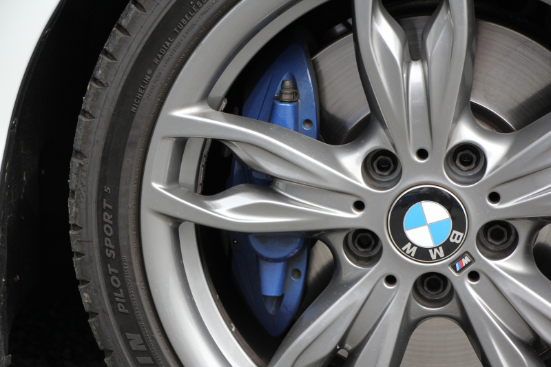 BMW 2シリーズ M240i ｸｰﾍﾟ変更後新ｴﾝｼﾞﾝ B58直6ﾀｰﾎﾞ340馬力 ﾋｰﾀｰ赤革 ｱﾀﾞﾌﾟﾃｨﾌﾞMｻｽ Mspﾌﾞﾚｰｷ MPerformanceｴｱﾛ(ﾌﾛﾝﾄ/ｻｲﾄﾞ/ﾘｱ) 18AW HDDﾅﾋﾞBluetooth接続 Bｶﾒﾗ ﾌﾞﾚｰｷ付ｸﾙｺﾝ 衝突軽減ﾌﾞﾚｰｷ ｽﾏｰﾄｷｰ ﾊﾟﾄﾞﾙｼﾌﾄ 2年保証