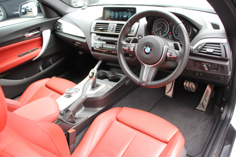 BMW 2シリーズ M240i ｸｰﾍﾟ変更後新ｴﾝｼﾞﾝ B58直6ﾀｰﾎﾞ340馬力 ﾋｰﾀｰ赤革 ｱﾀﾞﾌﾟﾃｨﾌﾞMｻｽ Mspﾌﾞﾚｰｷ MPerformanceｴｱﾛ(ﾌﾛﾝﾄ/ｻｲﾄﾞ/ﾘｱ) 18AW HDDﾅﾋﾞBluetooth接続 Bｶﾒﾗ ﾌﾞﾚｰｷ付ｸﾙｺﾝ 衝突軽減ﾌﾞﾚｰｷ ｽﾏｰﾄｷｰ ﾊﾟﾄﾞﾙｼﾌﾄ 2年保証