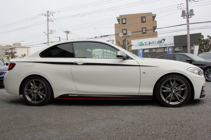BMW 2シリーズ M240i ｸｰﾍﾟ変更後新ｴﾝｼﾞﾝ B58直6ﾀｰﾎﾞ340馬力 ﾋｰﾀｰ赤革 ｱﾀﾞﾌﾟﾃｨﾌﾞMｻｽ Mspﾌﾞﾚｰｷ MPerformanceｴｱﾛ(ﾌﾛﾝﾄ/ｻｲﾄﾞ/ﾘｱ) 18AW HDDﾅﾋﾞBluetooth接続 Bｶﾒﾗ ﾌﾞﾚｰｷ付ｸﾙｺﾝ 衝突軽減ﾌﾞﾚｰｷ ｽﾏｰﾄｷｰ ﾊﾟﾄﾞﾙｼﾌﾄ 2年保証