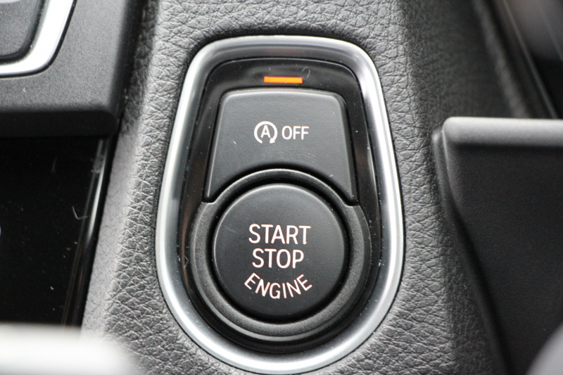 BMW 2シリーズ M235i ｸｰﾍﾟ直6ﾀｰﾎﾞ326馬力 ｱﾀﾞﾌﾟﾃｨﾌﾞMｻｽ 専用ﾌﾞﾚｰｷ Bｶﾒﾗ&ﾘｱ障害物ｿﾅｰ 衝突軽減ﾌﾞﾚｰｷ 車線逸脱警告 歩行者警告 ﾌﾞﾚｰｷ付ｸﾙｺﾝ 左右独立ｵｰﾄｴｱｺﾝ HDDﾅﾋﾞBluetooth接続 18AW ﾊﾟﾄﾞﾙｼﾌﾄ 2年保証