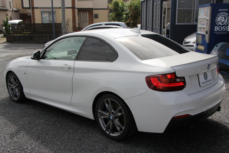 BMW 2シリーズ M235i ｸｰﾍﾟ直6ﾀｰﾎﾞ326馬力 ｱﾀﾞﾌﾟﾃｨﾌﾞMｻｽ 専用ﾌﾞﾚｰｷ Bｶﾒﾗ&ﾘｱ障害物ｿﾅｰ 衝突軽減ﾌﾞﾚｰｷ 車線逸脱警告 歩行者警告 ﾌﾞﾚｰｷ付ｸﾙｺﾝ 左右独立ｵｰﾄｴｱｺﾝ HDDﾅﾋﾞBluetooth接続 18AW ﾊﾟﾄﾞﾙｼﾌﾄ 2年保証