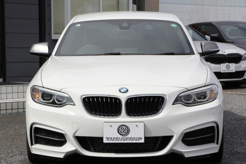 BMW 2シリーズ M235i ｸｰﾍﾟ直6ﾀｰﾎﾞ326馬力 ｱﾀﾞﾌﾟﾃｨﾌﾞMｻｽ 専用ﾌﾞﾚｰｷ Bｶﾒﾗ&ﾘｱ障害物ｿﾅｰ 衝突軽減ﾌﾞﾚｰｷ 車線逸脱警告 歩行者警告 ﾌﾞﾚｰｷ付ｸﾙｺﾝ 左右独立ｵｰﾄｴｱｺﾝ HDDﾅﾋﾞBluetooth接続 18AW ﾊﾟﾄﾞﾙｼﾌﾄ 2年保証
