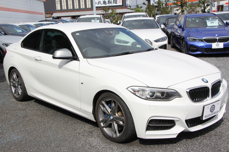 BMW 2シリーズ M235i ｸｰﾍﾟ直6ﾀｰﾎﾞ326馬力 ｱﾀﾞﾌﾟﾃｨﾌﾞMｻｽ 専用ﾌﾞﾚｰｷ Bｶﾒﾗ&ﾘｱ障害物ｿﾅｰ 衝突軽減ﾌﾞﾚｰｷ 車線逸脱警告 歩行者警告 ﾌﾞﾚｰｷ付ｸﾙｺﾝ 左右独立ｵｰﾄｴｱｺﾝ HDDﾅﾋﾞBluetooth接続 18AW ﾊﾟﾄﾞﾙｼﾌﾄ 2年保証