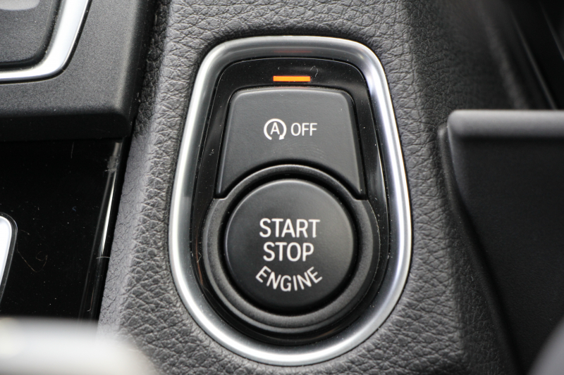 BMW 2シリーズ M235i ｸｰﾍﾟ直6ﾀｰﾎﾞ326馬力 ｱﾀﾞﾌﾟﾃｨﾌﾞMｻｽ 専用ﾌﾞﾚｰｷ Bｶﾒﾗ&ﾘｱ障害物ｿﾅｰ 衝突軽減ﾌﾞﾚｰｷ 車線逸脱警告 歩行者警告 ﾌﾞﾚｰｷ付ｸﾙｺﾝ 左右独立ｵｰﾄｴｱｺﾝ HDDﾅﾋﾞBluetooth接続 18AW ﾊﾟﾄﾞﾙｼﾌﾄ 2年保証