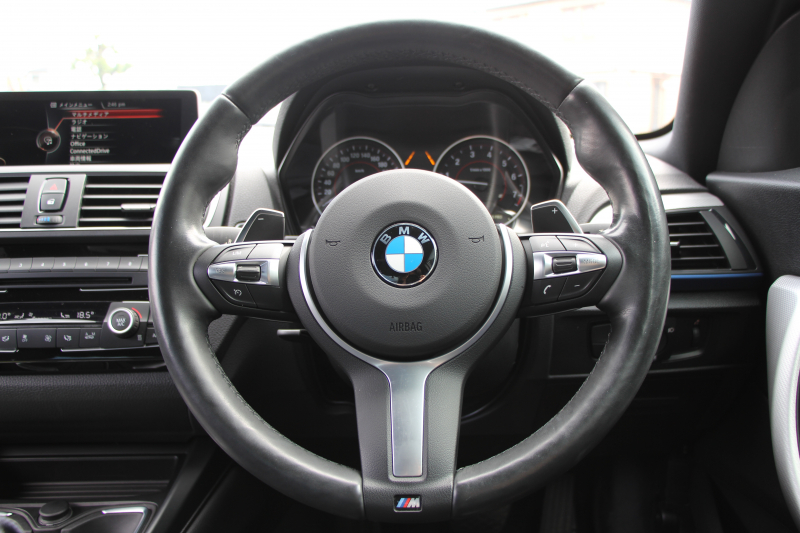 BMW 2シリーズ M235i ｸｰﾍﾟ直6ﾀｰﾎﾞ326馬力 ｱﾀﾞﾌﾟﾃｨﾌﾞMｻｽ 専用ﾌﾞﾚｰｷ Bｶﾒﾗ&ﾘｱ障害物ｿﾅｰ 衝突軽減ﾌﾞﾚｰｷ 車線逸脱警告 歩行者警告 ﾌﾞﾚｰｷ付ｸﾙｺﾝ 左右独立ｵｰﾄｴｱｺﾝ HDDﾅﾋﾞBluetooth接続 18AW ﾊﾟﾄﾞﾙｼﾌﾄ 2年保証