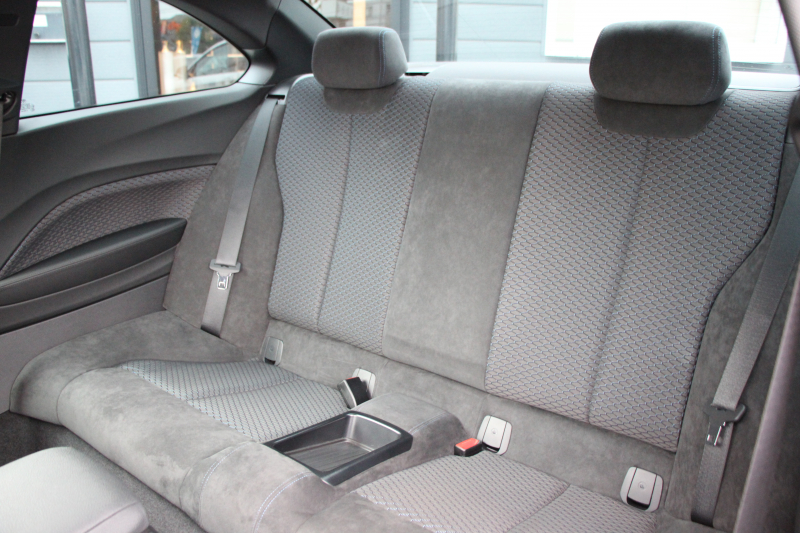 BMW 2シリーズ M235i ｸｰﾍﾟ直6ﾀｰﾎﾞ326馬力 ｱﾀﾞﾌﾟﾃｨﾌﾞMｻｽ 専用ﾌﾞﾚｰｷ Bｶﾒﾗ&ﾘｱ障害物ｿﾅｰ 衝突軽減ﾌﾞﾚｰｷ 車線逸脱警告 歩行者警告 ﾌﾞﾚｰｷ付ｸﾙｺﾝ 左右独立ｵｰﾄｴｱｺﾝ HDDﾅﾋﾞBluetooth接続 18AW ﾊﾟﾄﾞﾙｼﾌﾄ 2年保証