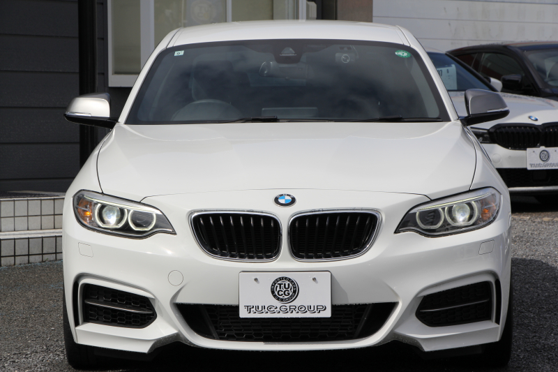 BMW 2シリーズ M235i ｸｰﾍﾟ直6ﾀｰﾎﾞ326馬力 ｱﾀﾞﾌﾟﾃｨﾌﾞMｻｽ 専用ﾌﾞﾚｰｷ Bｶﾒﾗ&ﾘｱ障害物ｿﾅｰ 衝突軽減ﾌﾞﾚｰｷ 車線逸脱警告 歩行者警告 ﾌﾞﾚｰｷ付ｸﾙｺﾝ 左右独立ｵｰﾄｴｱｺﾝ HDDﾅﾋﾞBluetooth接続 18AW ﾊﾟﾄﾞﾙｼﾌﾄ 2年保証