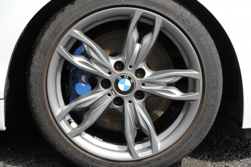 BMW 2シリーズ M235i ｸｰﾍﾟ直6ﾀｰﾎﾞ326馬力 ｱﾀﾞﾌﾟﾃｨﾌﾞMｻｽ 専用ﾌﾞﾚｰｷ Bｶﾒﾗ&ﾘｱ障害物ｿﾅｰ 衝突軽減ﾌﾞﾚｰｷ 車線逸脱警告 歩行者警告 ﾌﾞﾚｰｷ付ｸﾙｺﾝ 左右独立ｵｰﾄｴｱｺﾝ HDDﾅﾋﾞBluetooth接続 18AW ﾊﾟﾄﾞﾙｼﾌﾄ 2年保証