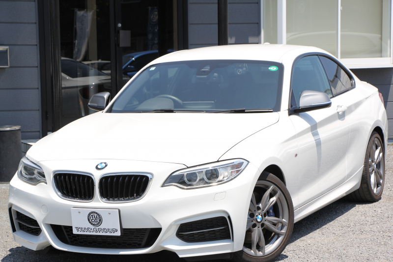 BMW 2シリーズ M235i ｸｰﾍﾟ直6ﾀｰﾎﾞ326馬力 ｱﾀﾞﾌﾟﾃｨﾌﾞMｻｽ 専用ﾌﾞﾚｰｷ Bｶﾒﾗ&ﾘｱ障害物ｿﾅｰ 衝突軽減ﾌﾞﾚｰｷ 車線逸脱警告 歩行者警告 ﾌﾞﾚｰｷ付ｸﾙｺﾝ 左右独立ｵｰﾄｴｱｺﾝ HDDﾅﾋﾞBluetooth接続 18AW ﾊﾟﾄﾞﾙｼﾌﾄ 2年保証