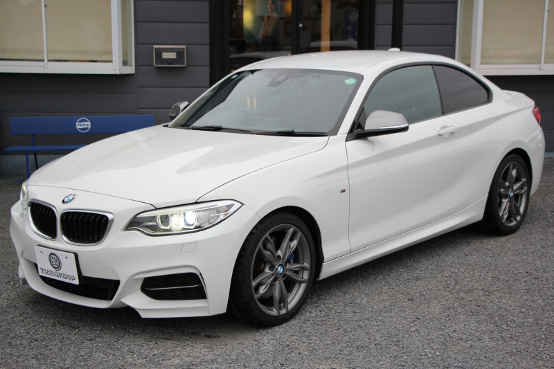 BMW 2シリーズ M235i ｸｰﾍﾟ直6ﾀｰﾎﾞ326馬力 ｱﾀﾞﾌﾟﾃｨﾌﾞMｻｽ 専用ﾌﾞﾚｰｷ Bｶﾒﾗ&ﾘｱ障害物ｿﾅｰ 衝突軽減ﾌﾞﾚｰｷ 車線逸脱警告 歩行者警告 ﾌﾞﾚｰｷ付ｸﾙｺﾝ 左右独立ｵｰﾄｴｱｺﾝ HDDﾅﾋﾞBluetooth接続 18AW ﾊﾟﾄﾞﾙｼﾌﾄ 2年保証