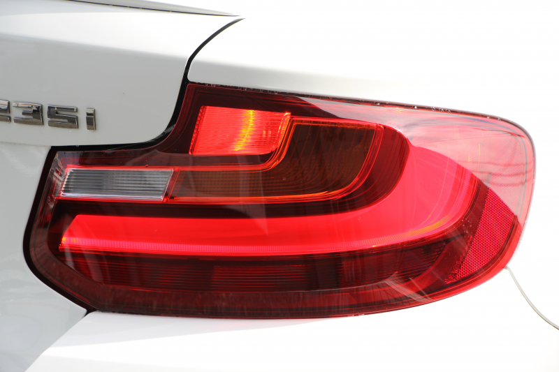 BMW 2シリーズ M235i ｸｰﾍﾟ直6ﾀｰﾎﾞ326馬力 ｱﾀﾞﾌﾟﾃｨﾌﾞMｻｽ 専用ﾌﾞﾚｰｷ Bｶﾒﾗ&ﾘｱ障害物ｿﾅｰ 衝突軽減ﾌﾞﾚｰｷ 車線逸脱警告 歩行者警告 ﾌﾞﾚｰｷ付ｸﾙｺﾝ 左右独立ｵｰﾄｴｱｺﾝ HDDﾅﾋﾞBluetooth接続 18AW ﾊﾟﾄﾞﾙｼﾌﾄ 2年保証