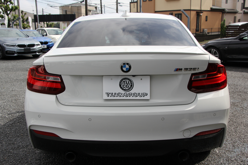 BMW 2シリーズ M235i ｸｰﾍﾟ直6ﾀｰﾎﾞ326馬力 ｱﾀﾞﾌﾟﾃｨﾌﾞMｻｽ 専用ﾌﾞﾚｰｷ Bｶﾒﾗ&ﾘｱ障害物ｿﾅｰ 衝突軽減ﾌﾞﾚｰｷ 車線逸脱警告 歩行者警告 ﾌﾞﾚｰｷ付ｸﾙｺﾝ 左右独立ｵｰﾄｴｱｺﾝ HDDﾅﾋﾞBluetooth接続 18AW ﾊﾟﾄﾞﾙｼﾌﾄ 2年保証