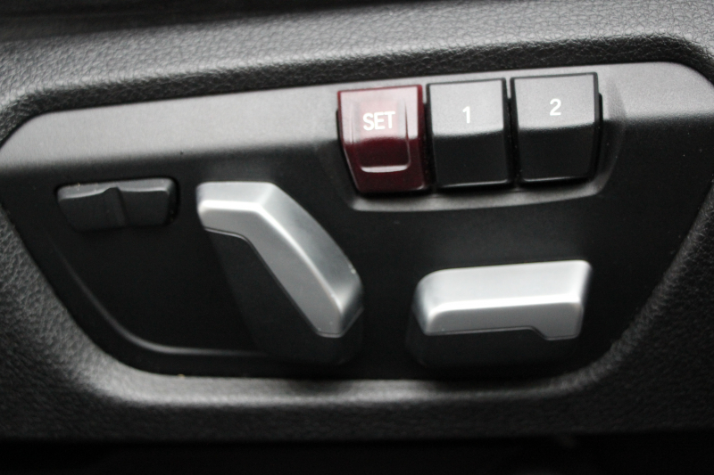 BMW 2シリーズ M235i ｸｰﾍﾟ直6ﾀｰﾎﾞ326馬力 ｱﾀﾞﾌﾟﾃｨﾌﾞMｻｽ 専用ﾌﾞﾚｰｷ Bｶﾒﾗ&ﾘｱ障害物ｿﾅｰ 衝突軽減ﾌﾞﾚｰｷ 車線逸脱警告 歩行者警告 ﾌﾞﾚｰｷ付ｸﾙｺﾝ 左右独立ｵｰﾄｴｱｺﾝ HDDﾅﾋﾞBluetooth接続 18AW ﾊﾟﾄﾞﾙｼﾌﾄ 2年保証