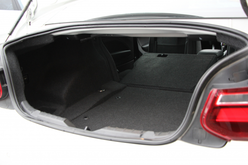 BMW 2シリーズ M235i ｸｰﾍﾟ直6ﾀｰﾎﾞ326馬力 ｱﾀﾞﾌﾟﾃｨﾌﾞMｻｽ 専用ﾌﾞﾚｰｷ Bｶﾒﾗ&ﾘｱ障害物ｿﾅｰ 衝突軽減ﾌﾞﾚｰｷ 車線逸脱警告 歩行者警告 ﾌﾞﾚｰｷ付ｸﾙｺﾝ 左右独立ｵｰﾄｴｱｺﾝ HDDﾅﾋﾞBluetooth接続 18AW ﾊﾟﾄﾞﾙｼﾌﾄ 2年保証