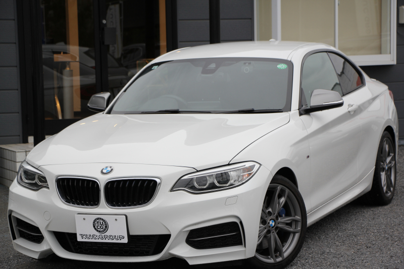 BMW 2シリーズ M235i ｸｰﾍﾟ直6ﾀｰﾎﾞ326馬力 ｱﾀﾞﾌﾟﾃｨﾌﾞMｻｽ 専用ﾌﾞﾚｰｷ Bｶﾒﾗ&ﾘｱ障害物ｿﾅｰ 衝突軽減ﾌﾞﾚｰｷ 車線逸脱警告 歩行者警告 ﾌﾞﾚｰｷ付ｸﾙｺﾝ 左右独立ｵｰﾄｴｱｺﾝ HDDﾅﾋﾞBluetooth接続 18AW ﾊﾟﾄﾞﾙｼﾌﾄ 2年保証