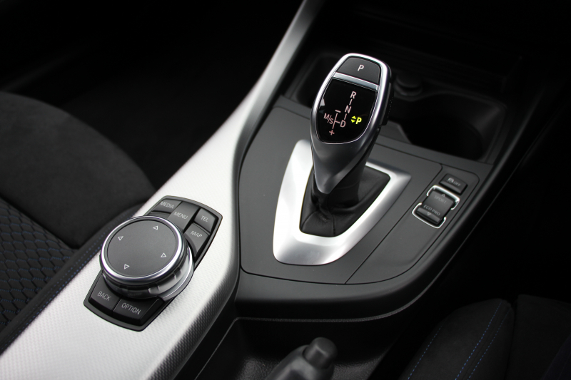 BMW 2シリーズ M235i ｸｰﾍﾟ直6ﾀｰﾎﾞ326馬力 ｱﾀﾞﾌﾟﾃｨﾌﾞMｻｽ 専用ﾌﾞﾚｰｷ Bｶﾒﾗ&ﾘｱ障害物ｿﾅｰ 衝突軽減ﾌﾞﾚｰｷ 車線逸脱警告 歩行者警告 ﾌﾞﾚｰｷ付ｸﾙｺﾝ 左右独立ｵｰﾄｴｱｺﾝ HDDﾅﾋﾞBluetooth接続 18AW ﾊﾟﾄﾞﾙｼﾌﾄ 2年保証