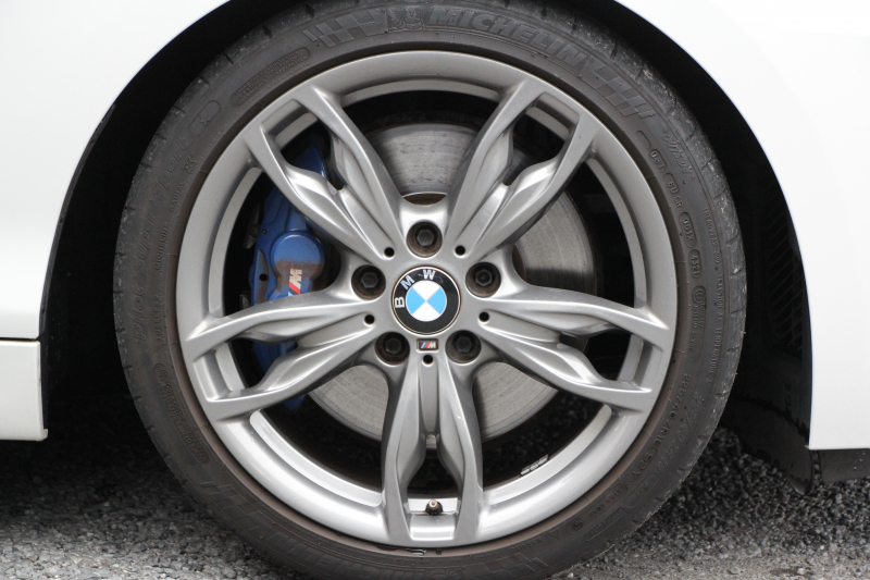 BMW 2シリーズ M235i ｸｰﾍﾟ直6ﾀｰﾎﾞ326馬力 ｱﾀﾞﾌﾟﾃｨﾌﾞMｻｽ 専用ﾌﾞﾚｰｷ Bｶﾒﾗ&ﾘｱ障害物ｿﾅｰ 衝突軽減ﾌﾞﾚｰｷ 車線逸脱警告 歩行者警告 ﾌﾞﾚｰｷ付ｸﾙｺﾝ 左右独立ｵｰﾄｴｱｺﾝ HDDﾅﾋﾞBluetooth接続 18AW ﾊﾟﾄﾞﾙｼﾌﾄ 2年保証