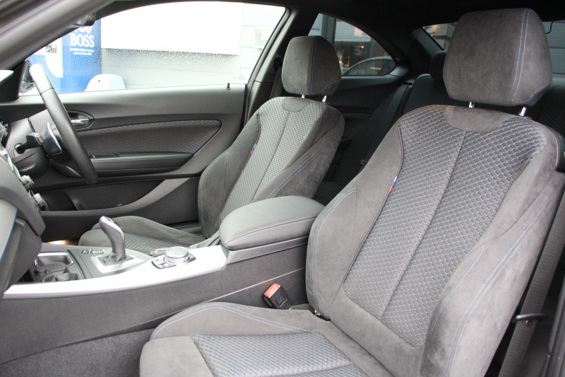 BMW 2シリーズ M235i ｸｰﾍﾟ直6ﾀｰﾎﾞ326馬力 ｱﾀﾞﾌﾟﾃｨﾌﾞMｻｽ 専用ﾌﾞﾚｰｷ Bｶﾒﾗ&ﾘｱ障害物ｿﾅｰ 衝突軽減ﾌﾞﾚｰｷ 車線逸脱警告 歩行者警告 ﾌﾞﾚｰｷ付ｸﾙｺﾝ 左右独立ｵｰﾄｴｱｺﾝ HDDﾅﾋﾞBluetooth接続 18AW ﾊﾟﾄﾞﾙｼﾌﾄ 2年保証